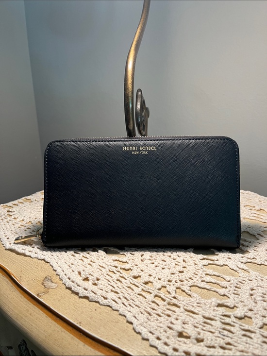 henri bendel Handbags - Henri Bendel Black Saffiano Leather Long Wallet Bright Gold Zip Closure Gorgeous